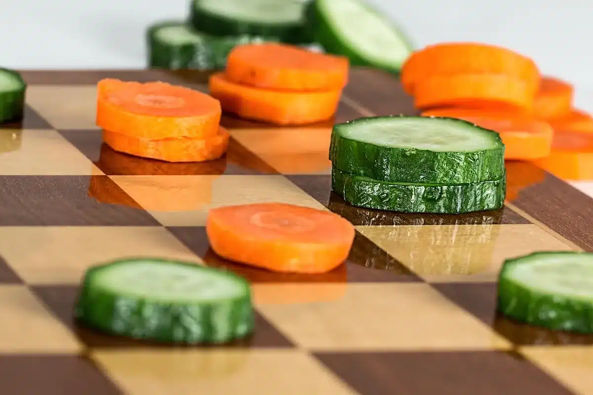 Repas varié et progressif montrant la réintroduction d'aliments équilibrés