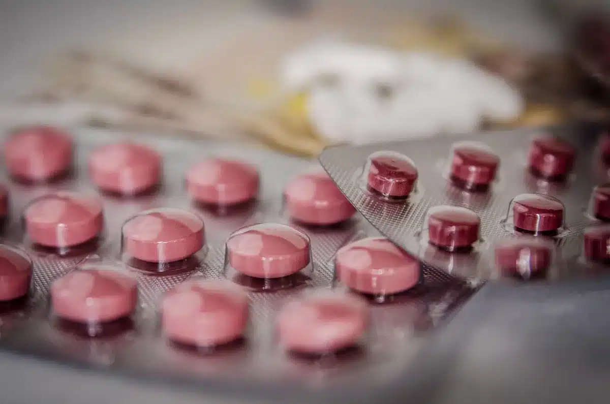 Médicaments et comprimés pouvant influencer les niveaux d'acide urique
