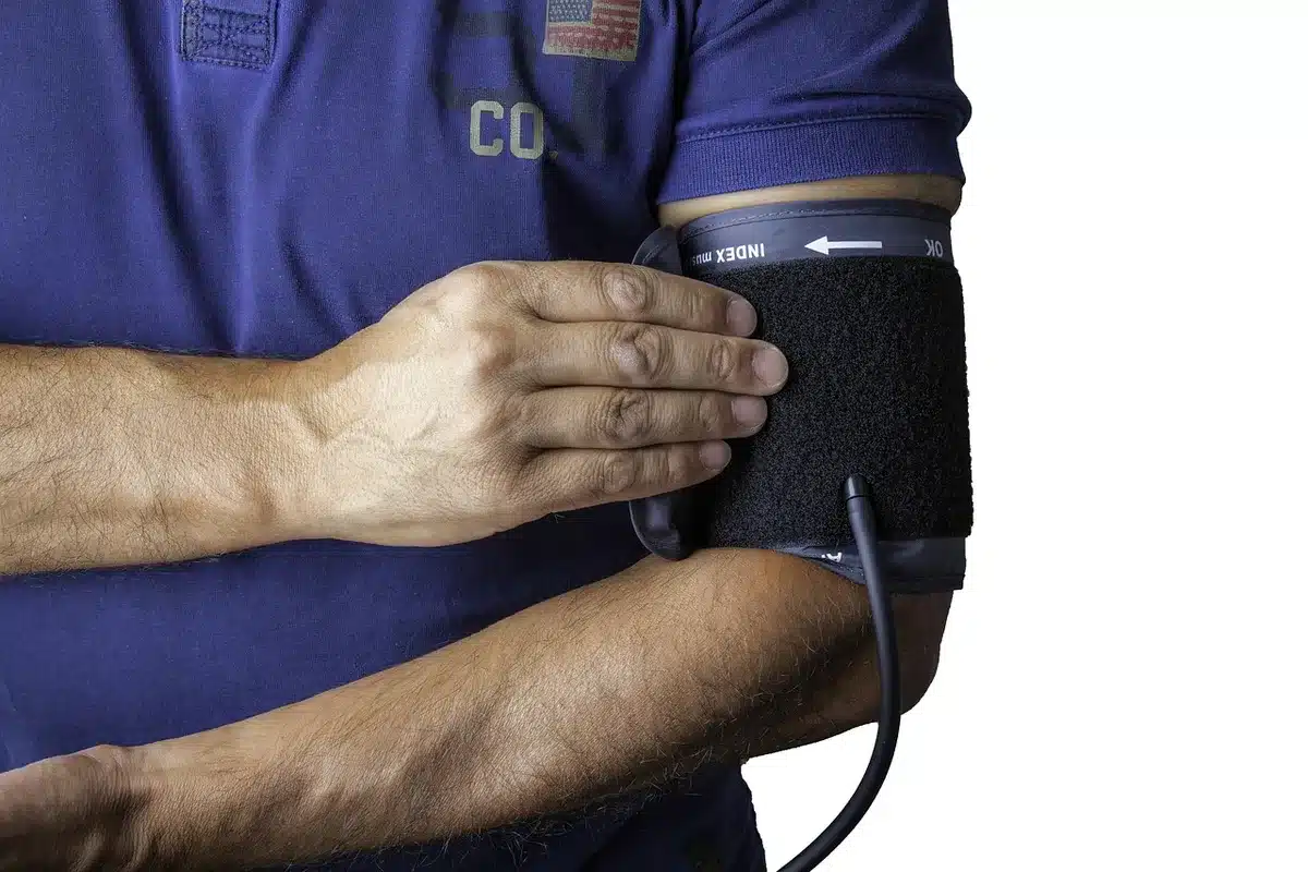 Coureur montrant des signes de fatigue et de surmenage