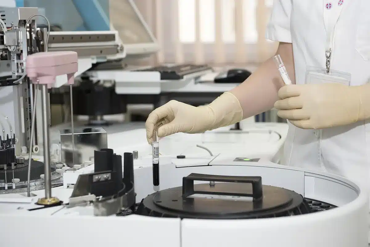 Vérification des diplômes et qualifications d'un praticien en santé