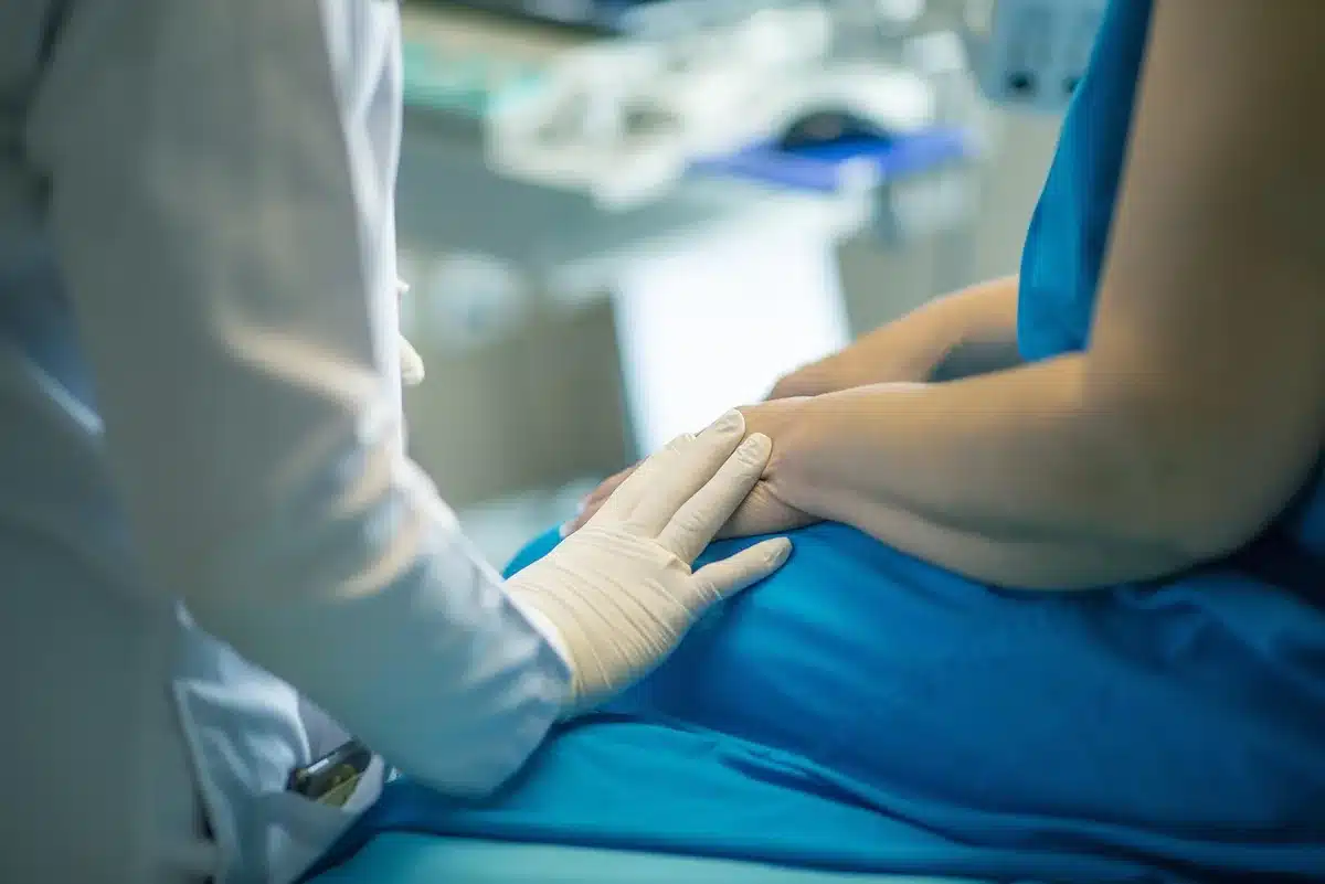 Consultation avec un professionnel de santé concernant les interactions médicamenteuses